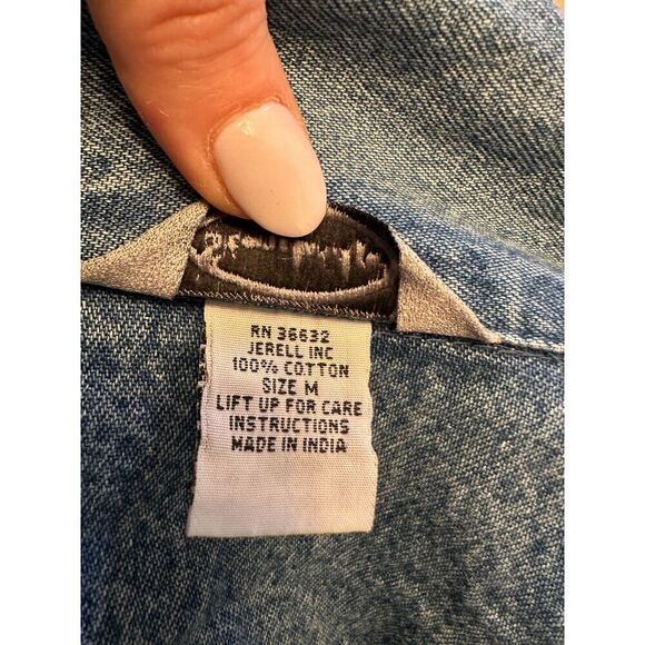 Vintage Denim Jacket with Embroidered Flowers Size Medium - Picture 9 of 10